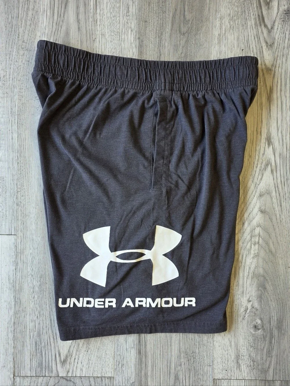 Under Armour Men’s Large Gray Logo Athletic Shorts